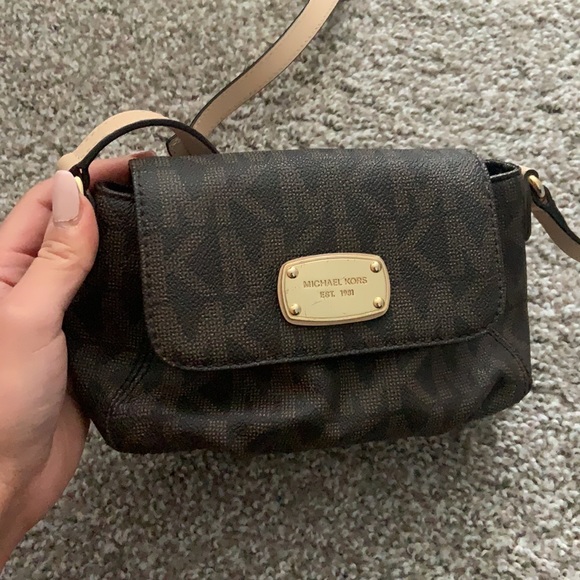 Michael Kors small crossbody- used - Picture 3 of 7